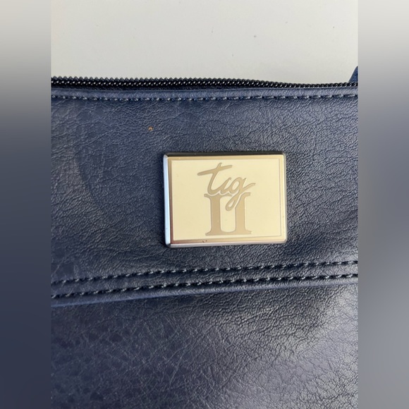 Tag II crossbody bag - Picture 2 of 10